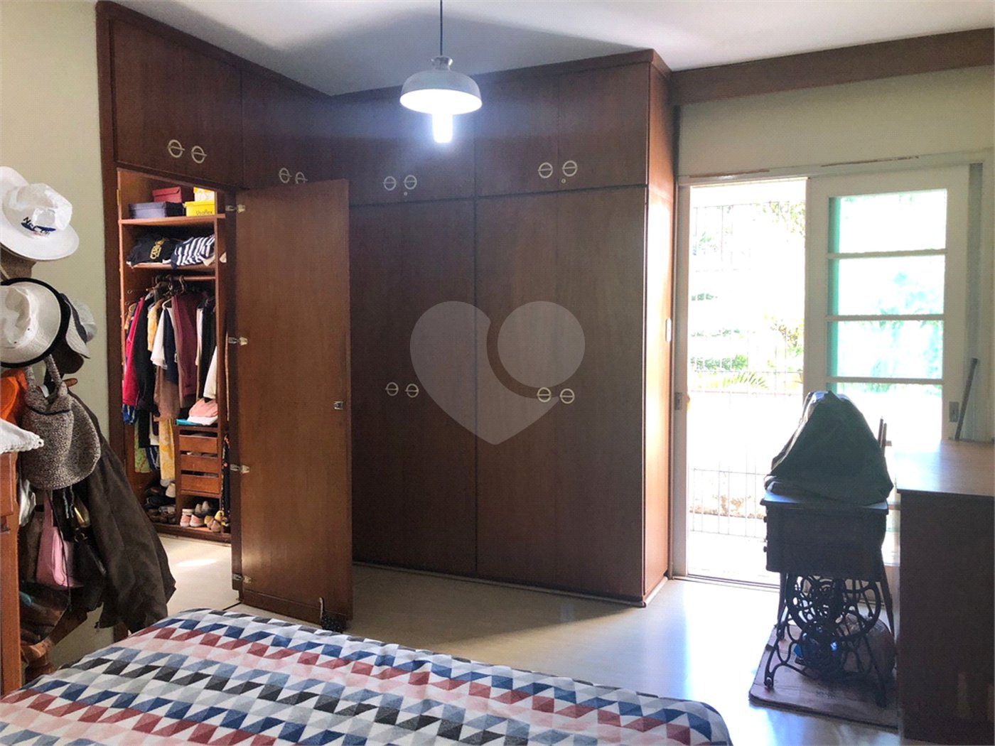 Sobrado à venda com 5 quartos, sendo 1 suíte,  em Jardim São Bento, São Paulo, SP