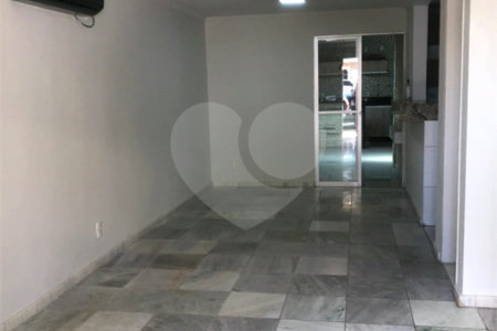 Casa à venda ou para alugar com 4 quartos, sendo 1 suíte, no condomínio Village Jardim Versailles, Jundiaí - SP