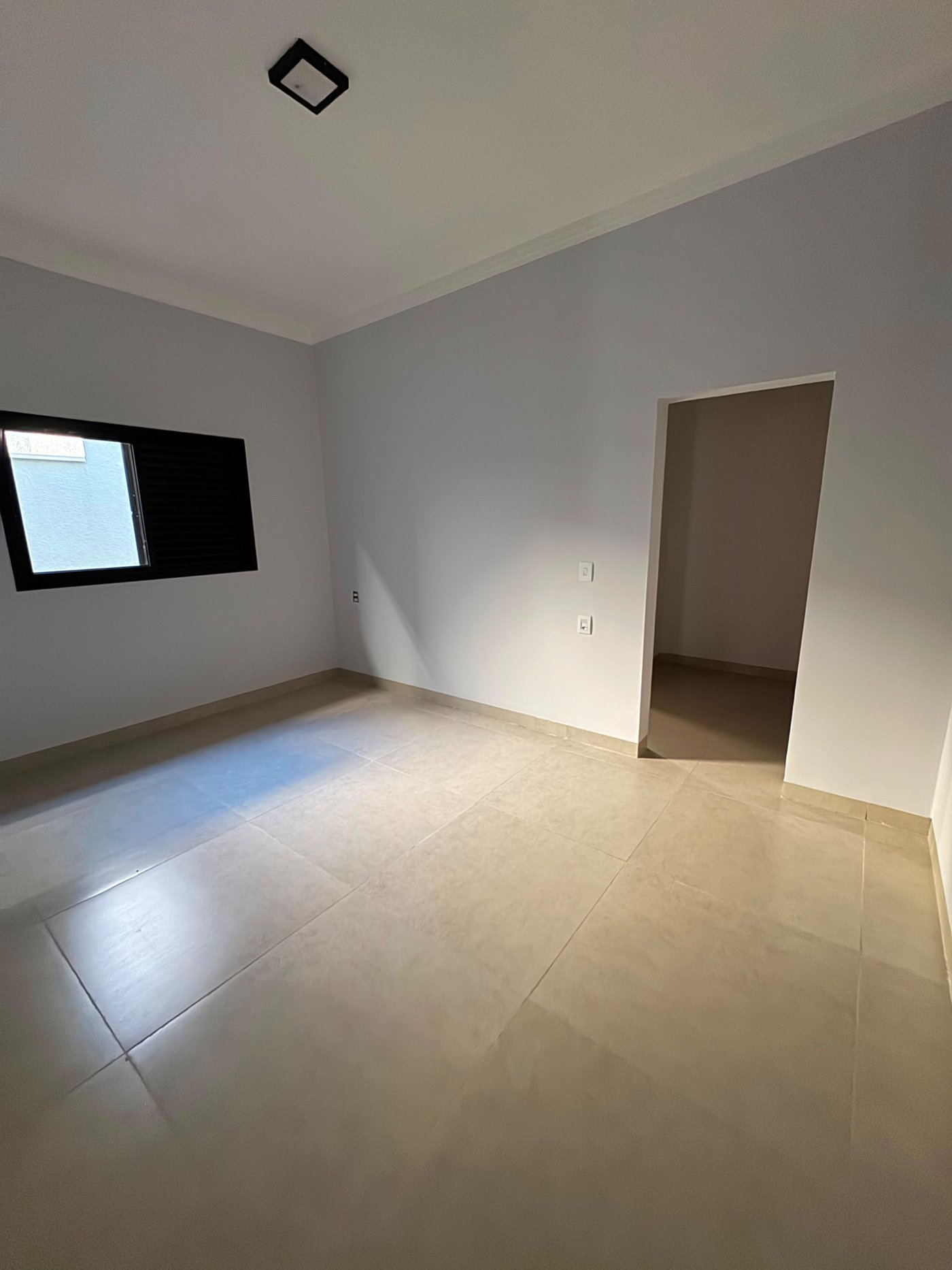 Casa à venda com 3 quartos, sendo 1 suíte,  em Residencial Costa Leste, Três Lagoas, MS