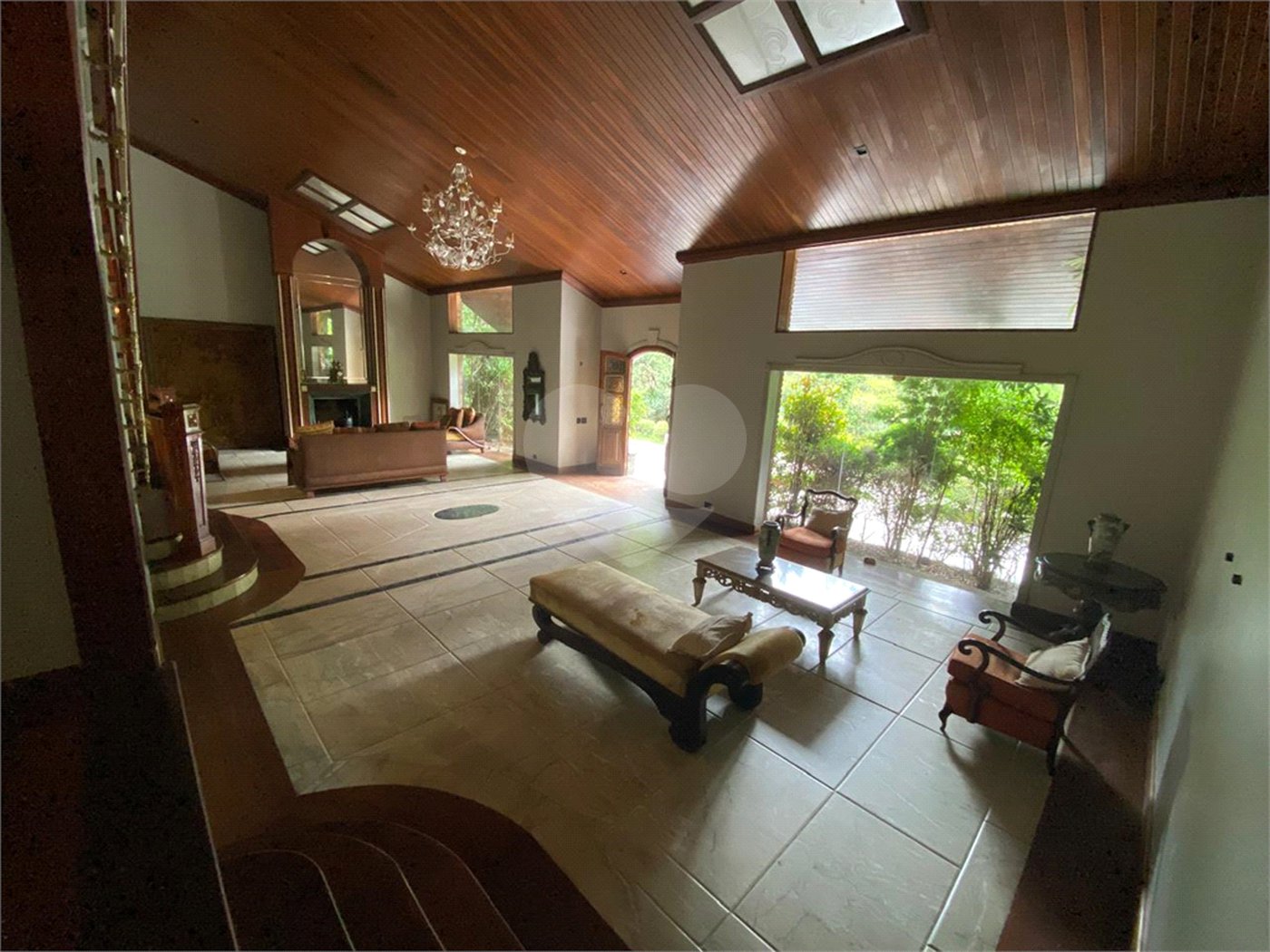 Casa à venda ou para alugar com 5 quartos, sendo 3 suítes,  em Fazenda Morumbi, São Paulo, SP