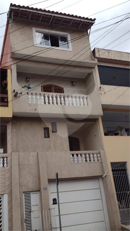 Sobrado à venda com 3 quartos, sendo 1 suíte, em Jardim da Mamãe, Guarulhos, SP