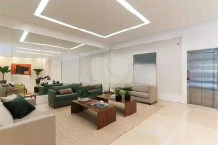 Apartamento de 306m² na melhor região de Moema, 3 suítes, 5 vagas, varanda gourmet, depósito, fora de rota