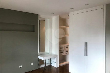 Apartamento à venda ou para alugar com 3 suítes em Moema, São Paulo, SP