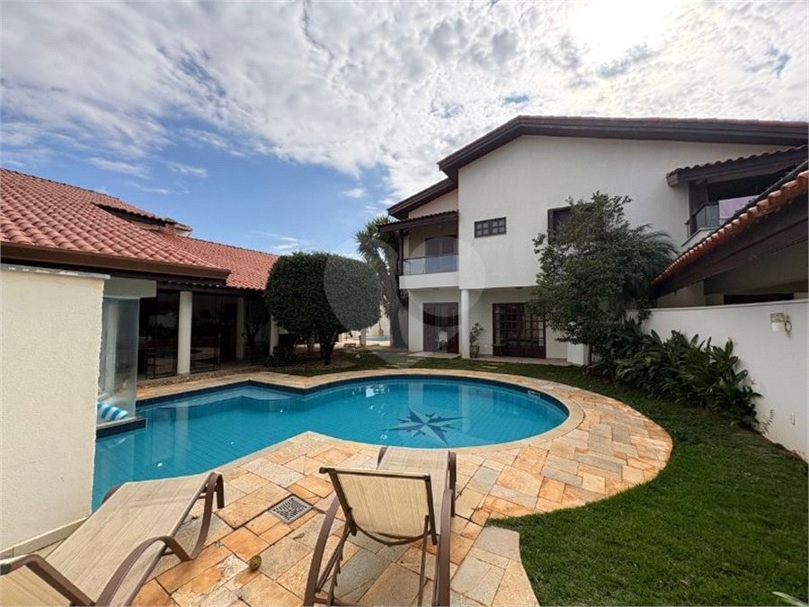 Casa à venda com 4 suítes no condomínio Granja Olga II, Sorocaba - SP
