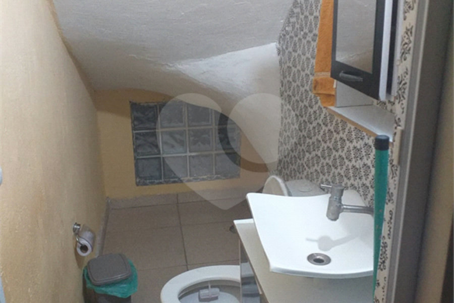 Sobrado à venda com 4 quartos, sendo 1 suíte, em Jardim Flor da Montanha, Guarulhos, SP