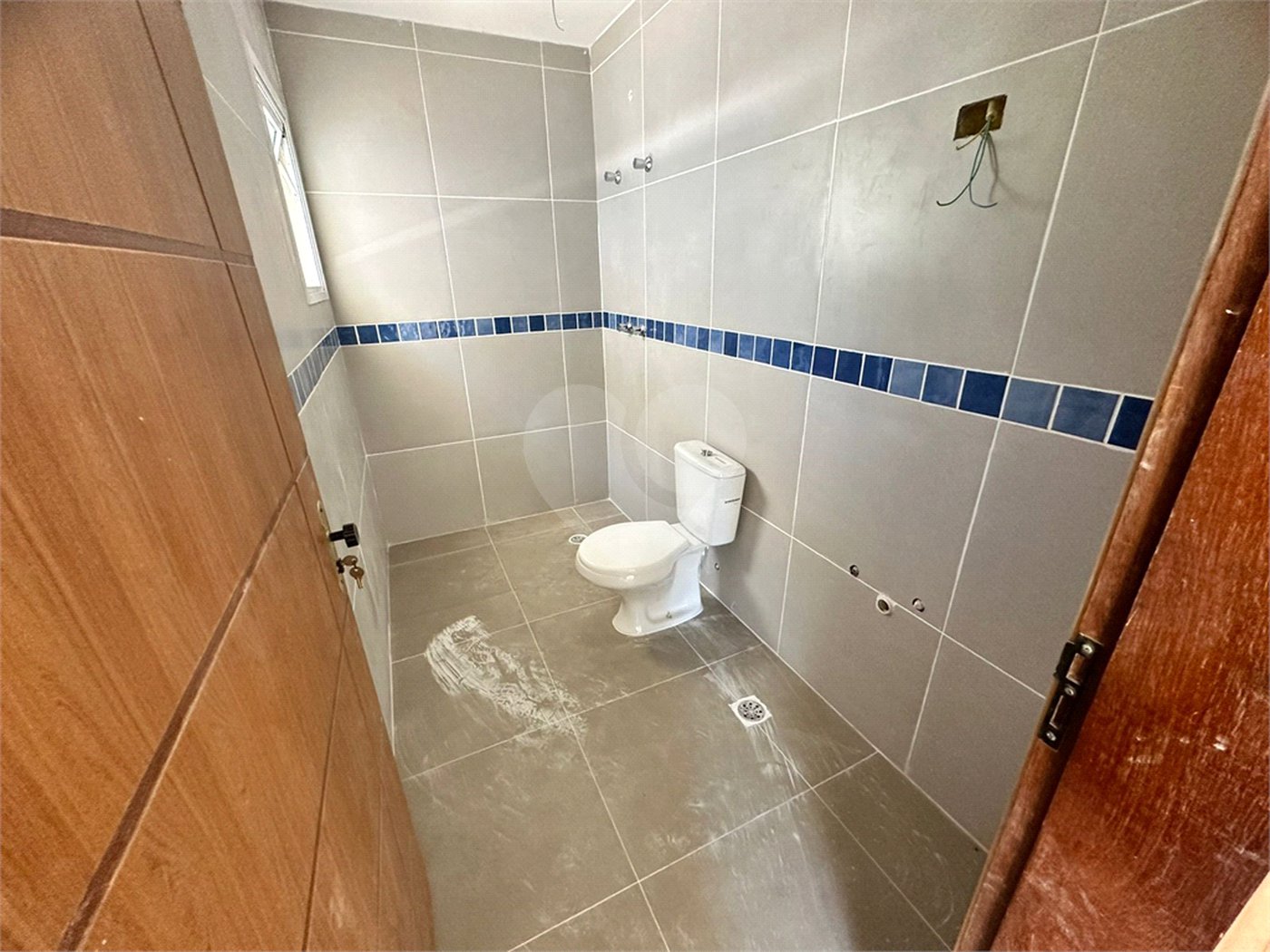 Casa à venda com 4 suítes no condomínio Villaggio Houda, São Paulo - SP