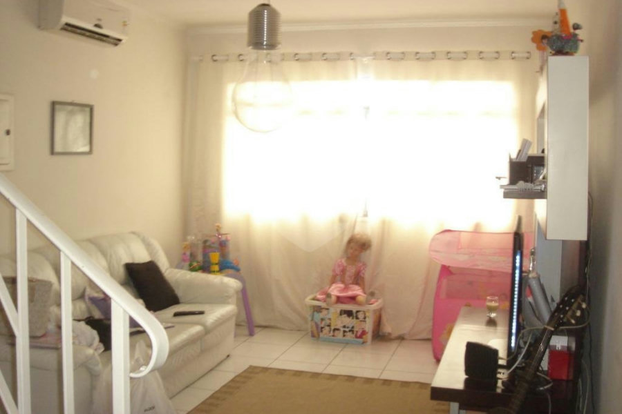 Sobrado à venda com 3 quartos, sendo 1 suíte, em Parada Inglesa, São Paulo, SP