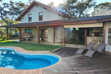 Casa à venda com 7 quartos, sendo 4 suítes, no condomínio Riviera de Santa Cristina XIII, Paranapanema - SP