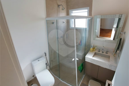 Casa à venda ou para alugar com 4 suítes no condomínio Figueira Garden, Atibaia - SP