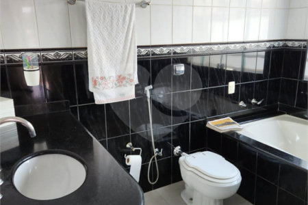 Sobrado à venda com 3 quartos, sendo 1 suíte, em Jardim Vale das Rosas, Araraquara, SP