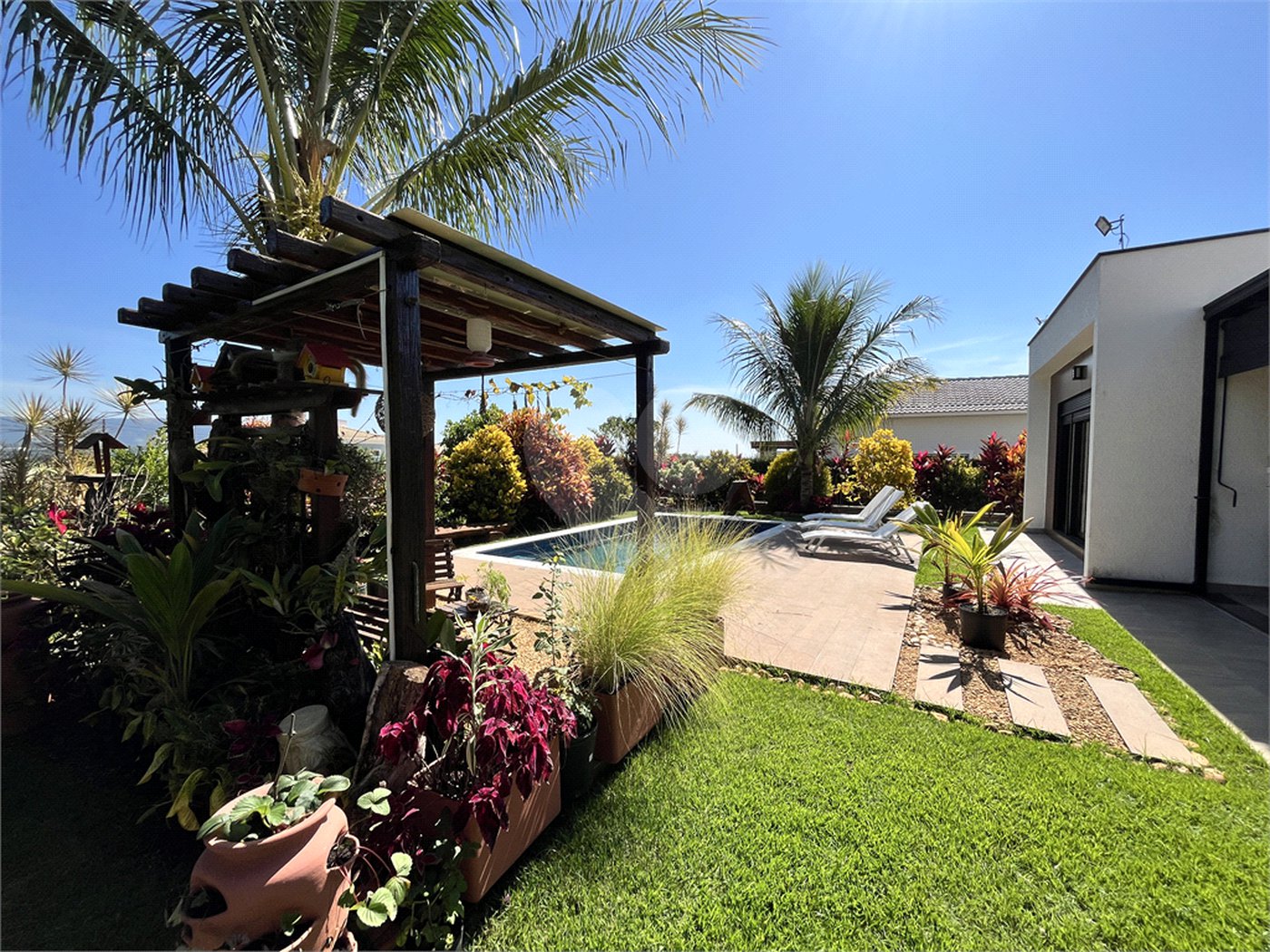 Casa à venda com 3 suítes no condomínio Village Ipanema 1, Araçoiaba da Serra - SP