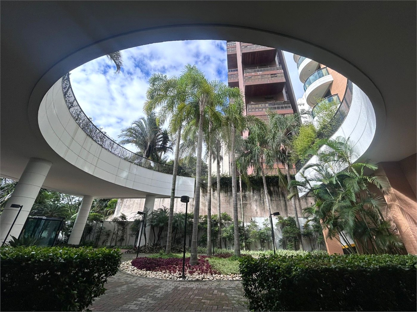 Apartamento à venda com 3 suítes em Vila Suzana, São Paulo, SP