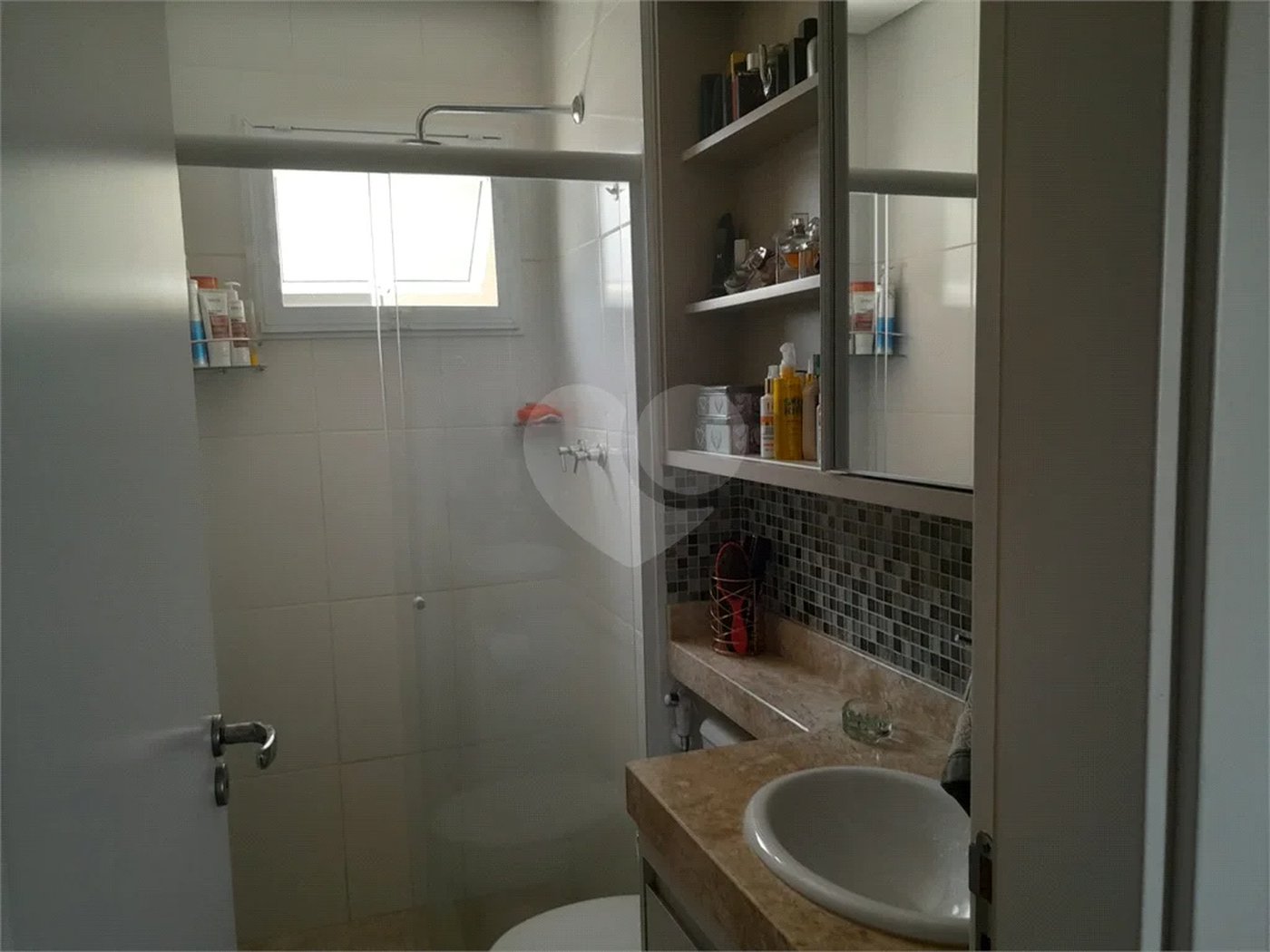 Apartamento à venda com 3 quartos, sendo 1 suíte,  em Jardim Bandeirantes, Louveira, SP