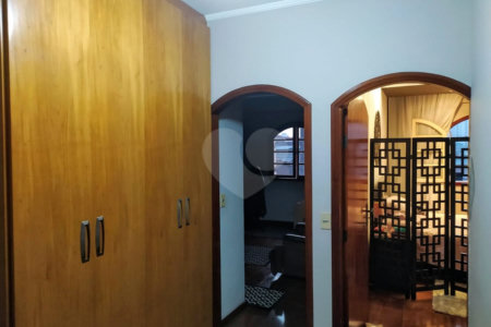 Sobrado à venda com 4 quartos, sendo 2 suítes, em Vila Paulicéia, São Paulo, SP