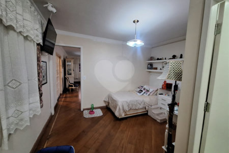 Casa à venda com 5 quartos, sendo 3 suítes,  no condomínio Vila Panamericana, São Paulo - SP