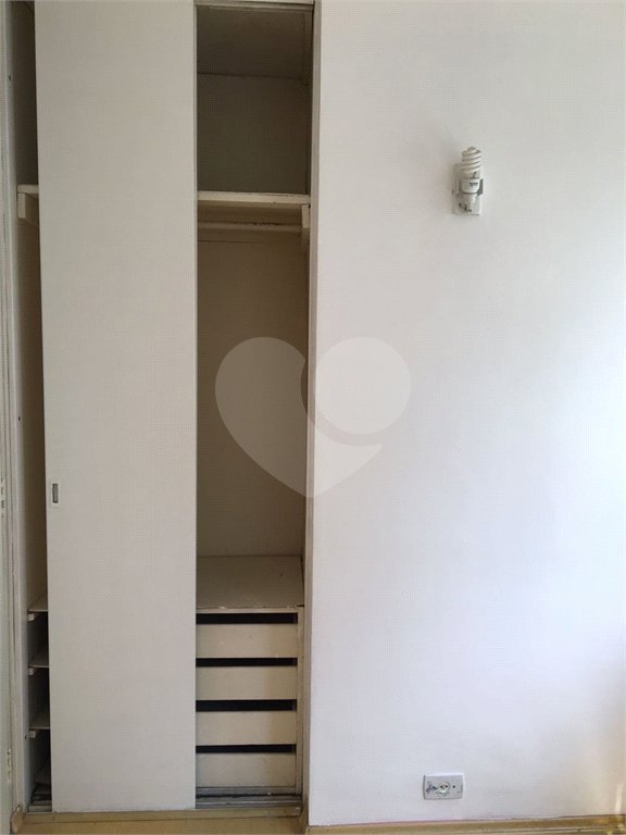 Apartamento à venda com 3 quartos, sendo 1 suíte, em Jardim Parque Morumbi, São Paulo, SP