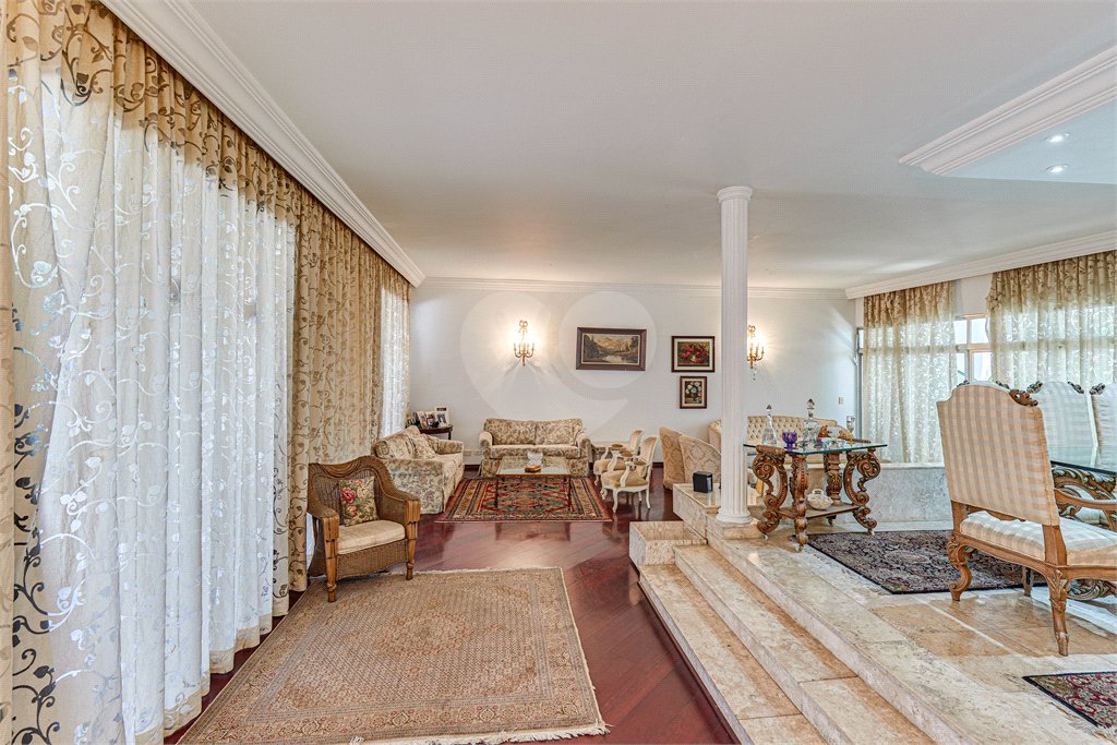 Casa de Vila à venda com 4 quartos, sendo 3 suítes,  em Alto da Boa Vista, São Paulo, SP