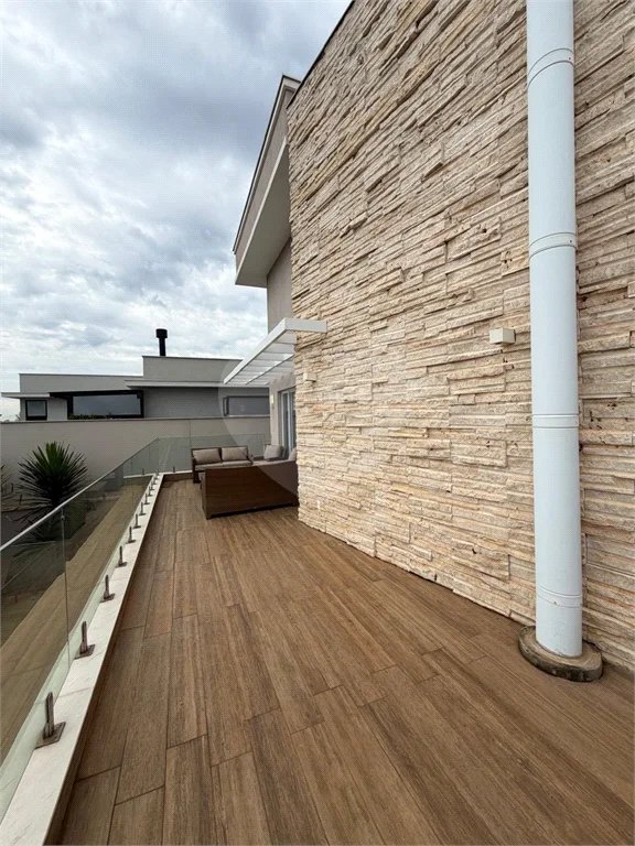 Casa de alto padrão em condomínio exclusivo com 4 suítes