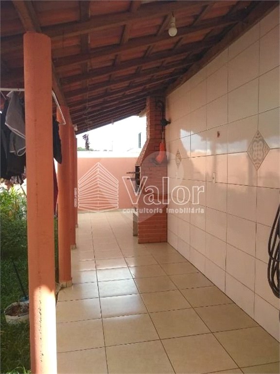 Casa Térrea com 3 dormitórios, sendo 1 suíte.