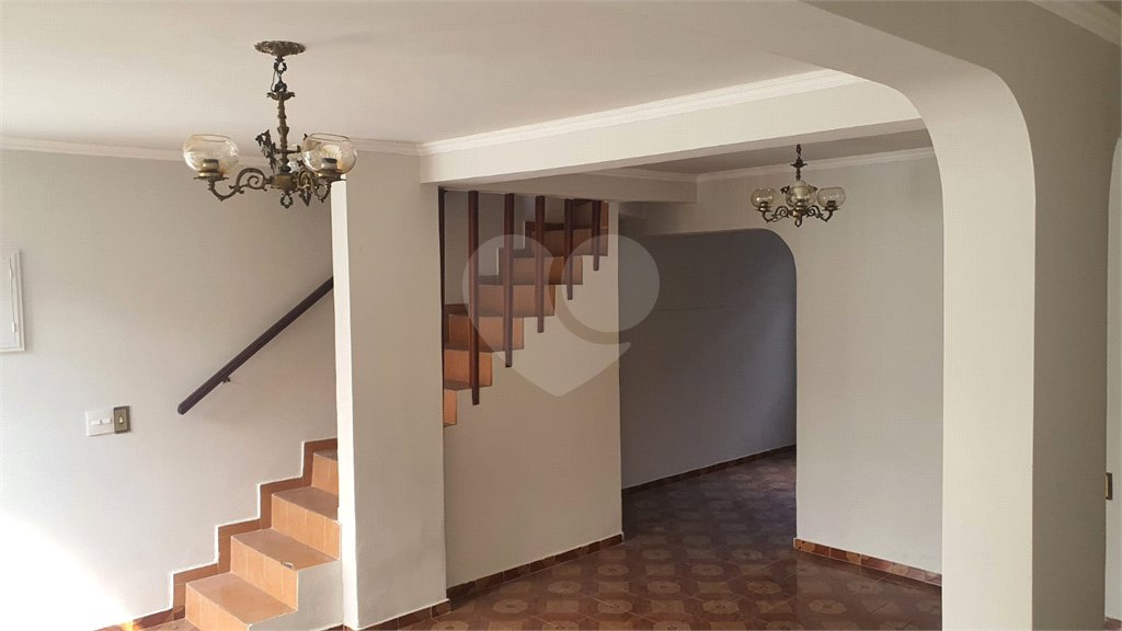 Sobrado à venda com 3 quartos em Vila Nilo, São Paulo, SP