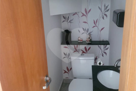Sobrado à venda com 3 quartos, sendo 1 suíte,  em Vila Marari, São Paulo, SP