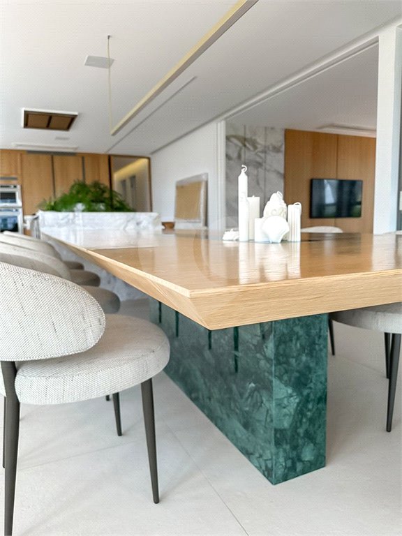 Apartamento à venda com 4 suítes em Vila Cordeiro, São Paulo, SP