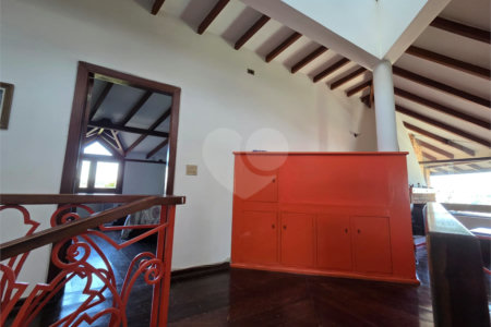 Casa à venda com 4 quartos, sendo 2 suítes, em Cidade São Francisco, São Paulo, SP