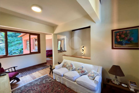 Casa à venda com 4 quartos, sendo 1 suíte, em Lagoa, Rio de Janeiro, RJ