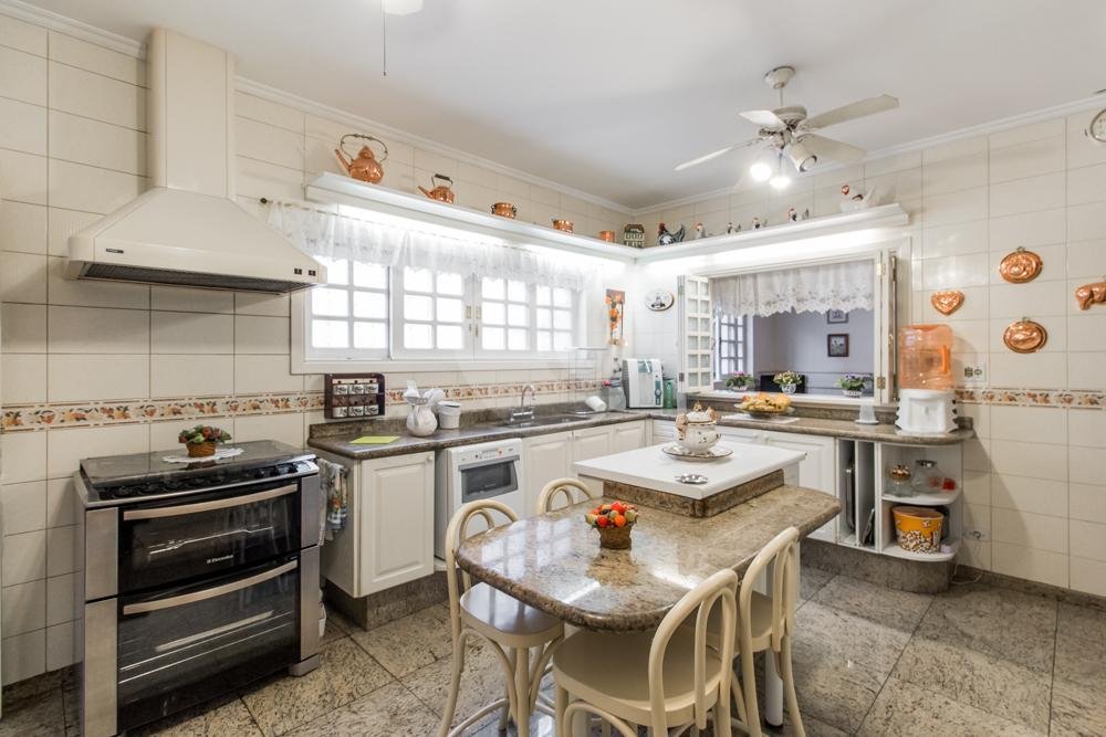 Casa à venda com 5 quartos, sendo 3 suítes, em Alto da Boa Vista, São Paulo, SP