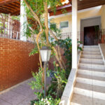 Sobrado à venda com 4 quartos, sendo 1 suíte,  em Vila Aguiar, São Roque, SP