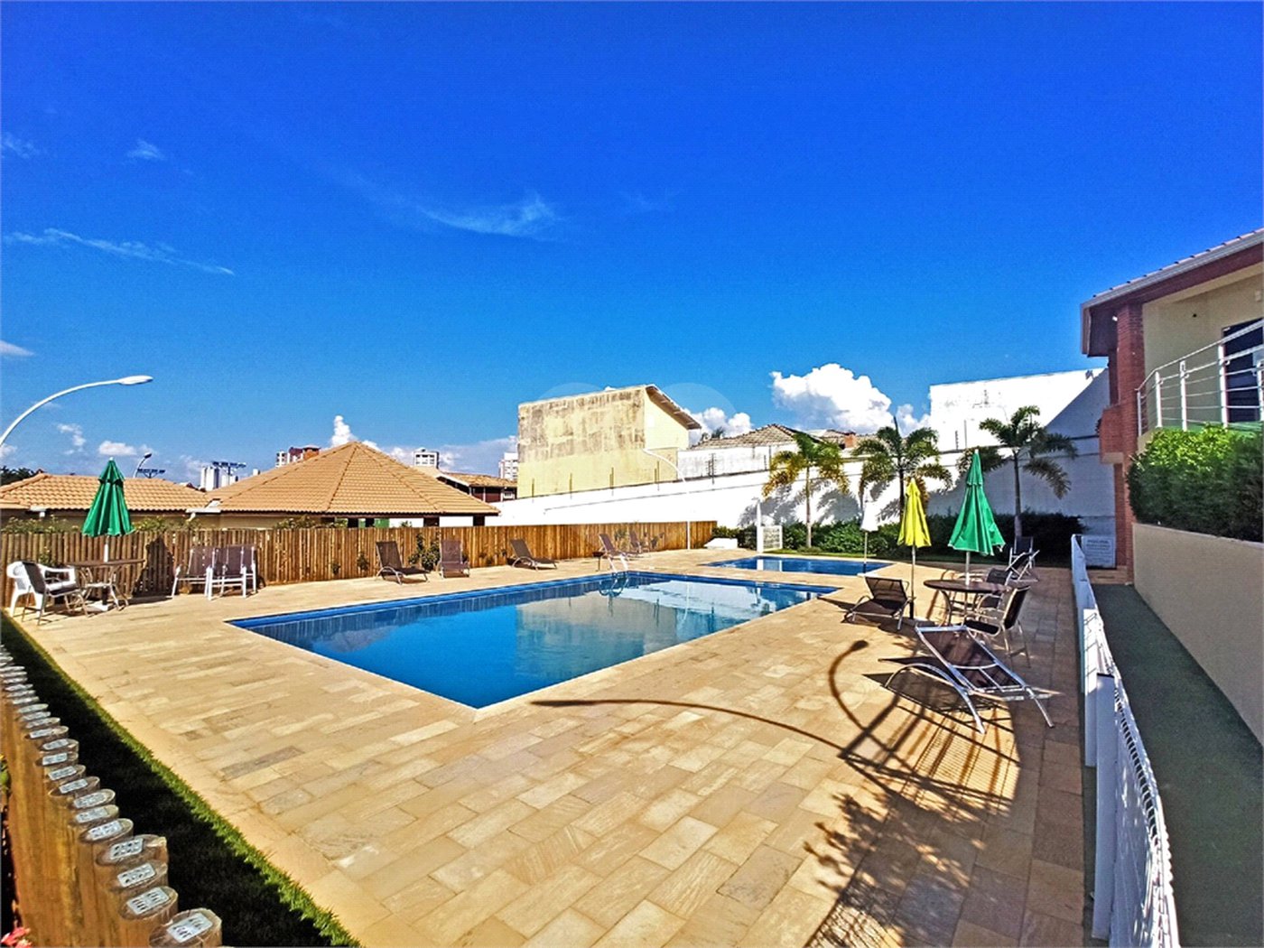 Casa à venda com 3 quartos, sendo 2 suítes, no condomínio Residencial Maria Dulce, Indaiatuba - SP