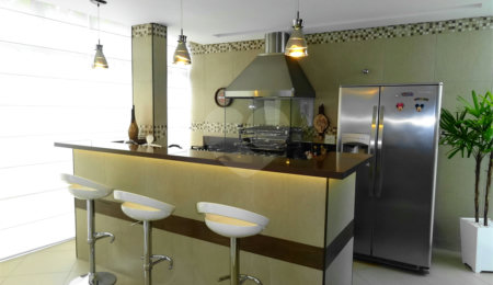 Sobrado à venda com 4 quartos, sendo 2 suítes,  em Horto, São Paulo, SP