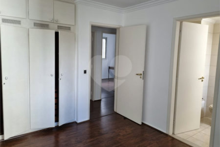 Apartamento à venda ou para alugar com 3 quartos, sendo 1 suíte, em Moema, São Paulo, SP