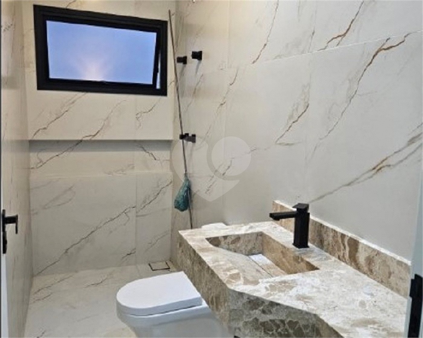 Casa à venda com 3 quartos, sendo 1 suíte,  no condomínio Helena Maria, Sorocaba - SP