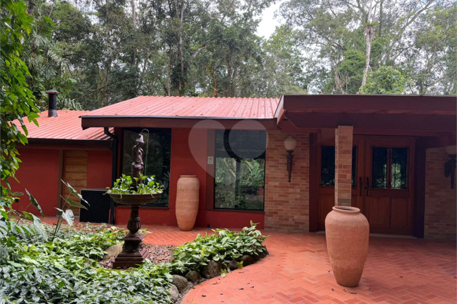 Casa à venda com 6 suítes em Massaguaçu, Caraguatatuba, SP