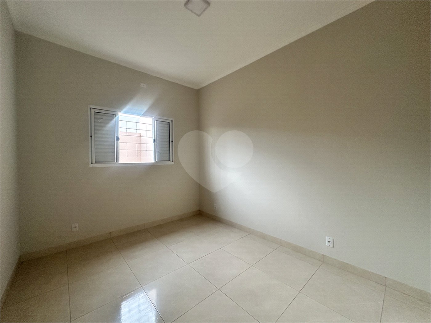 Casa à venda com 3 quartos, sendo 1 suíte,  em Ipê, Três Lagoas, MS