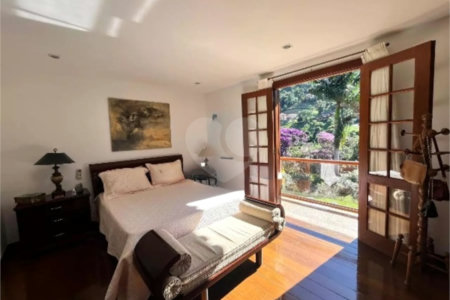 Casa à venda com 4 suítes no condomínio Quinta do Lago, Petrópolis - RJ