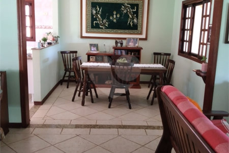 Chácara à venda com 4 quartos, sendo 1 suíte,  em Vila Dom Pedro, Atibaia, SP