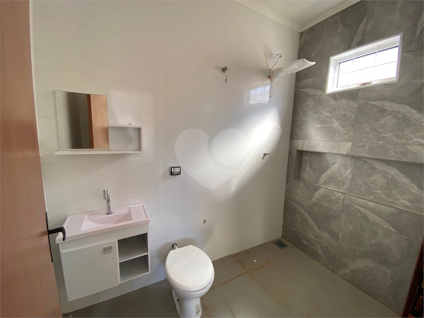 Casa à venda com 3 quartos, sendo 1 suíte, em Jardim Primavera I, Ponta Porã, MS