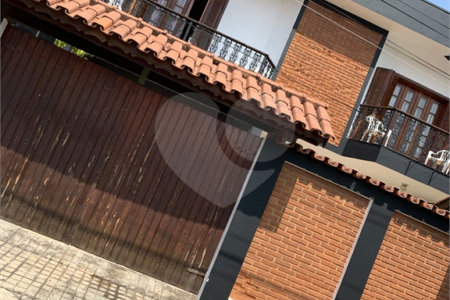 Sobrado à venda com 4 quartos, sendo 3 suítes,  em Jardim Alvinópolis, Atibaia, SP