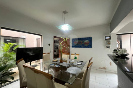 Casa à venda com 3 suítes em Jardim Shangri-lá, Itapetininga, SP