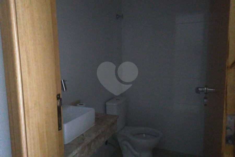 Casa à venda com 3 quartos, sendo 1 suíte, no condomínio Professora Romilde Nogueira de Sá, São Paulo - SP