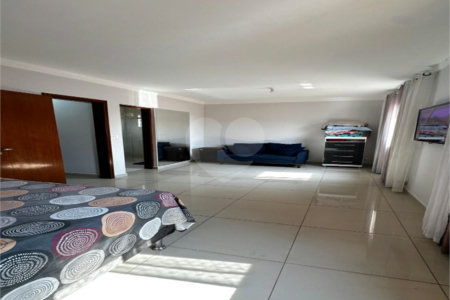 Sobrado à venda com 4 quartos, sendo 1 suíte, em Wanel Ville, Sorocaba, SP