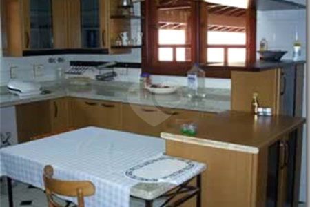 Casa à venda com 3 suítes no condomínio Village Visconde de Itamaracá, Valinhos - SP
