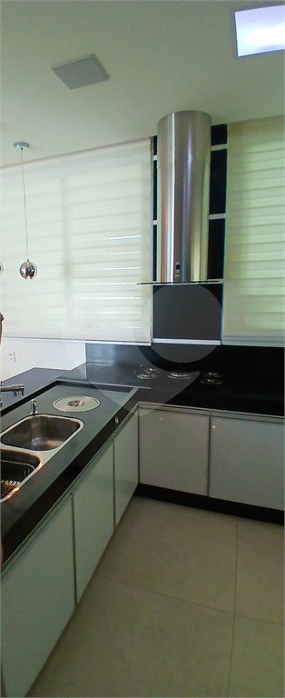 Casa à venda com 3 suítes no condomínio Figueira Garden, Atibaia - SP