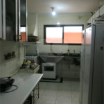 Casa à venda com 4 quartos, sendo 2 suítes, no condomínio Vila das Flores, São Paulo - SP