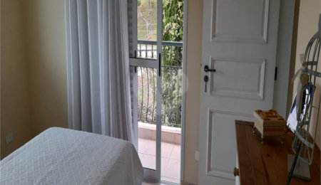 Casa à venda com 5 quartos, sendo 3 suítes, no condomínio Alpes da Cantareira, Mairiporã - SP