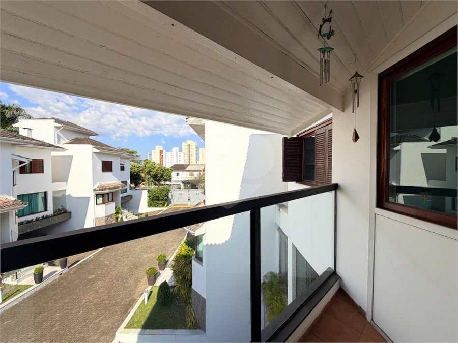 Casa à venda com 3 quartos, sendo 1 suíte, no condomínio Vila das Emboabas, São Paulo - SP