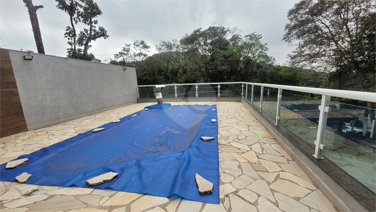 Casa à venda com 4 quartos, sendo 1 suíte, no condomínio Parque Suiça, Caieiras - SP