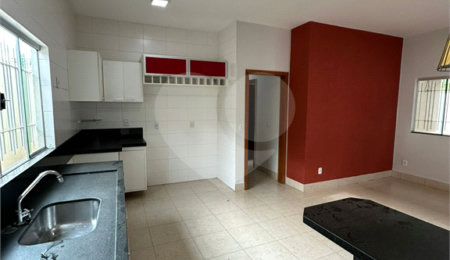 Casa à venda com 3 quartos, sendo 1 suíte,  em Jardim Santa Marta, Cuiabá, MT
